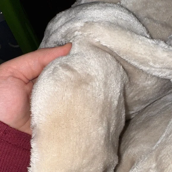 Willow Road Velvet Plush Comforter Set in Cream - Picture 5 of 9